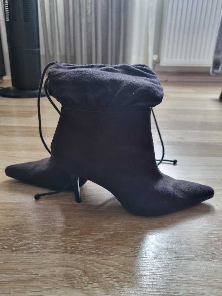 Siyah Çorap Çizme - Görsel 3