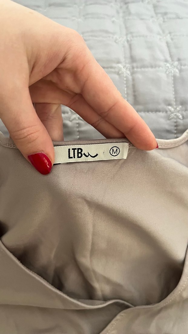 Bej V Yaka Uzun Kollu Kadın Bluz - Görsel 2