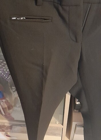 Siyah kumaş pantolon bilekte