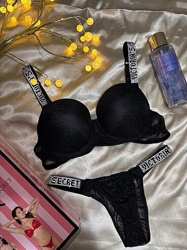 Victoria s Secret Simli siyah victoria secret takım??