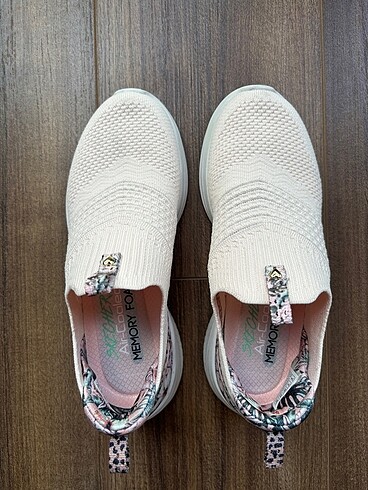 Skechers spor ayakkabı