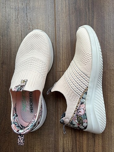 36 Beden ten rengi Renk Skechers spor ayakkabı
