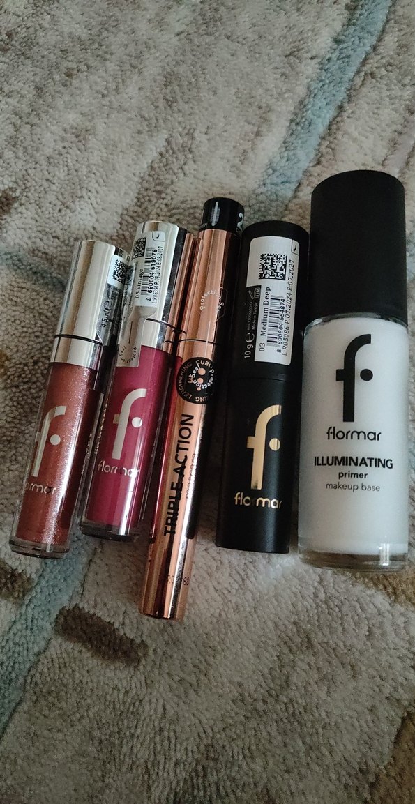 Beyaz Renkli Formar Ruj ve Makyaj Ürünleri - Görsel 2