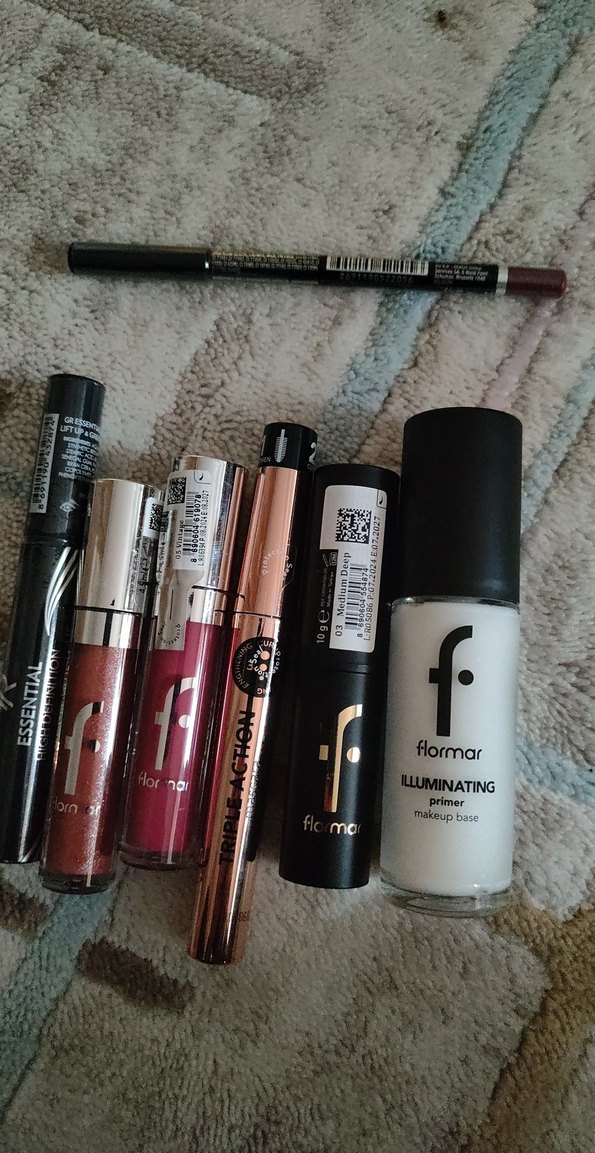 Beyaz Renkli Formar Ruj ve Makyaj Ürünleri - Görsel 3