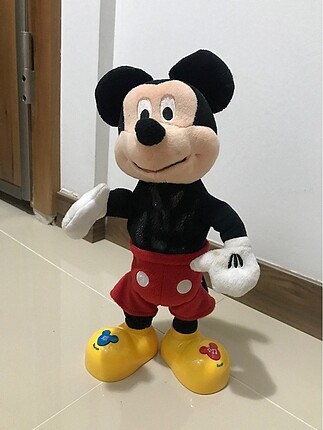 Mickey mouse masal anlatıyor şarkı söylüyor