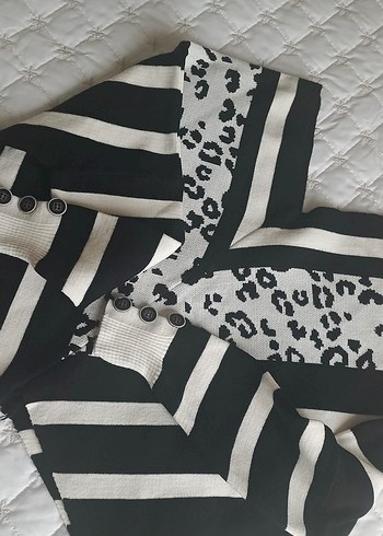 Zebra Desenli V Yaka Düğmeli Hamile Hırka - Görsel 2