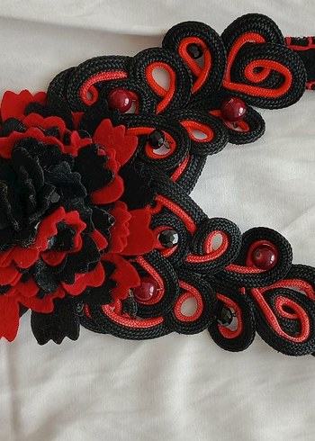 Nakışlı ve Boncuklu Kırmızı Siyah Gotik Kolye