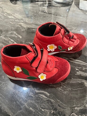 LC Waikiki Kız bebek bot