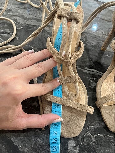 37 Beden ten rengi Renk Topuklu bağlamalı sandalet