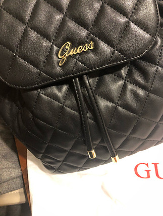 Guess aranan sırt çantası