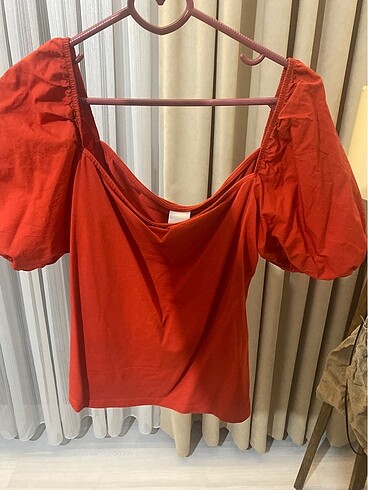 H&M kırmızı üst