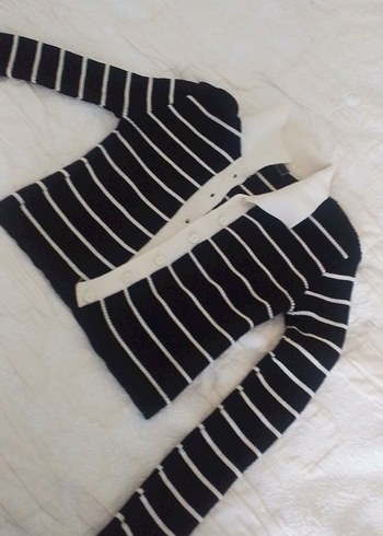 Düğmeli Beyaz Yakalı Uzun Kollu Triko Kazak - Görsel 2