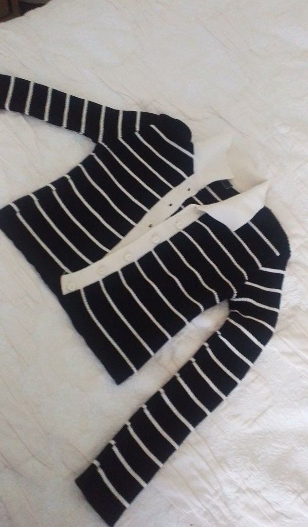 Düğmeli Beyaz Yakalı Uzun Kollu Triko Kazak - Görsel 2