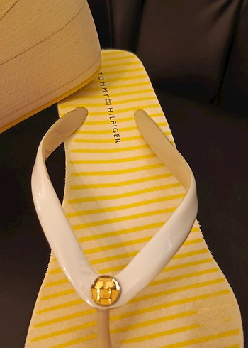 Tommy Hilfiger Tommy Hilfiger Sarı Çizgili Kadın Dolgu Topuk Terlik