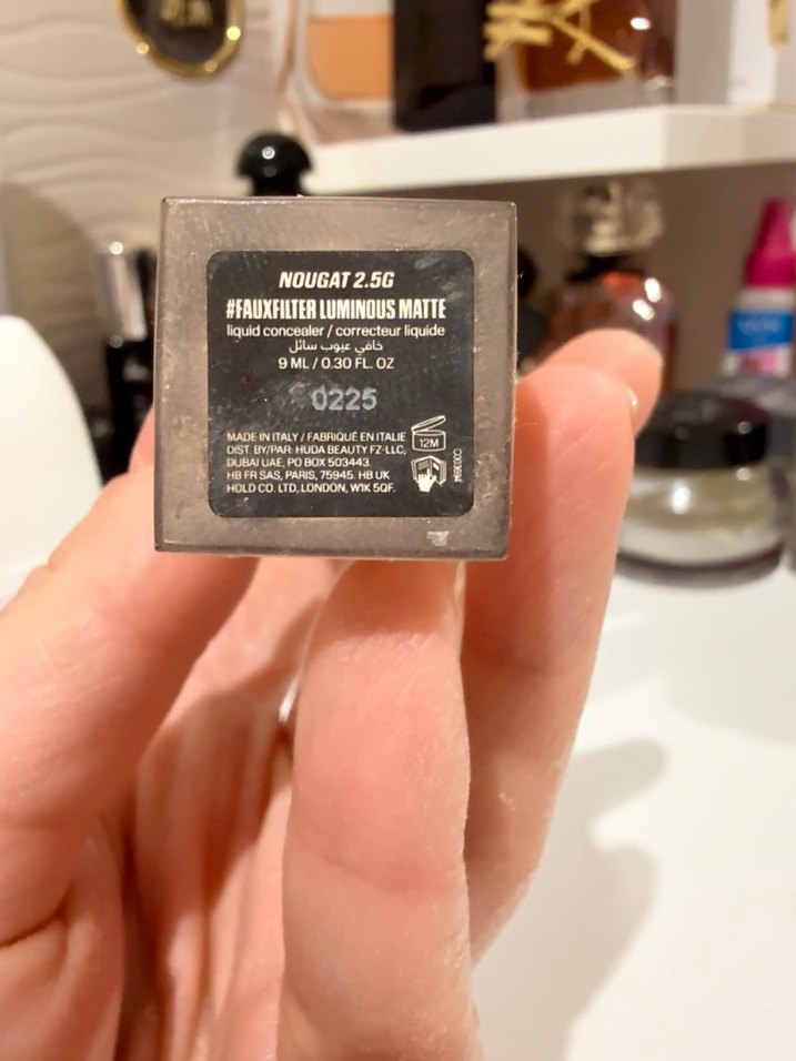 Huda Beauty Koyu Bej Fondöten - Görsel 2