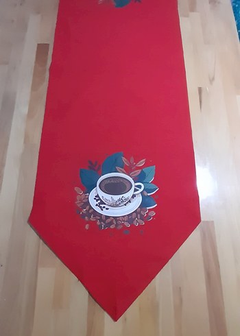 Kahve Desenli Kırmızı Masa Örtüsü - Görsel 3