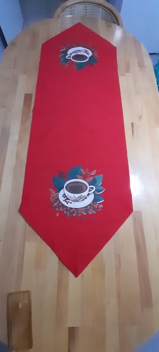 Kahve Desenli Kırmızı Masa Örtüsü - Görsel 3