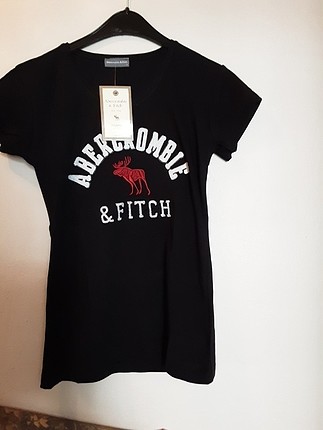 Abercrombie Siyah Tshirt 30 TL etiketlidir