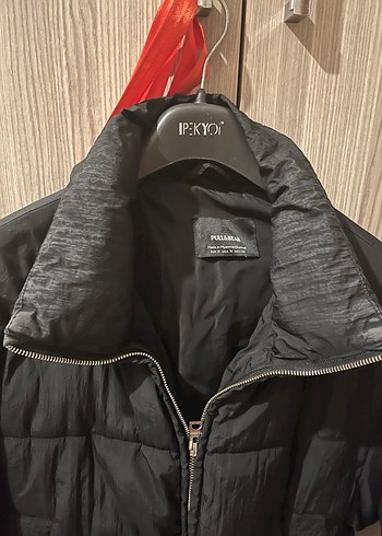 Pull and Bear Siyah Kısa Fermuarlı Kadın Mont