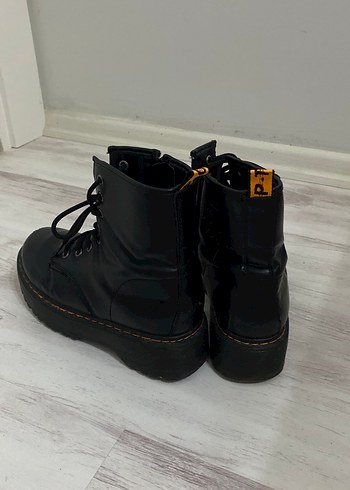 40 Beden Siyah Tokalı Kadın Botları