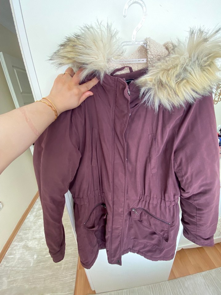 Sokak Stili Bordo Kürklü Kadın Mont - Görsel 3