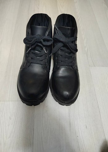 Siyah erkek çocuk Bot - Görsel 9