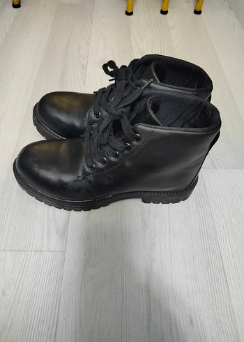 Siyah erkek çocuk Bot - Görsel 7