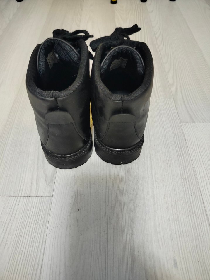 Siyah erkek çocuk  Bot - Görsel 3