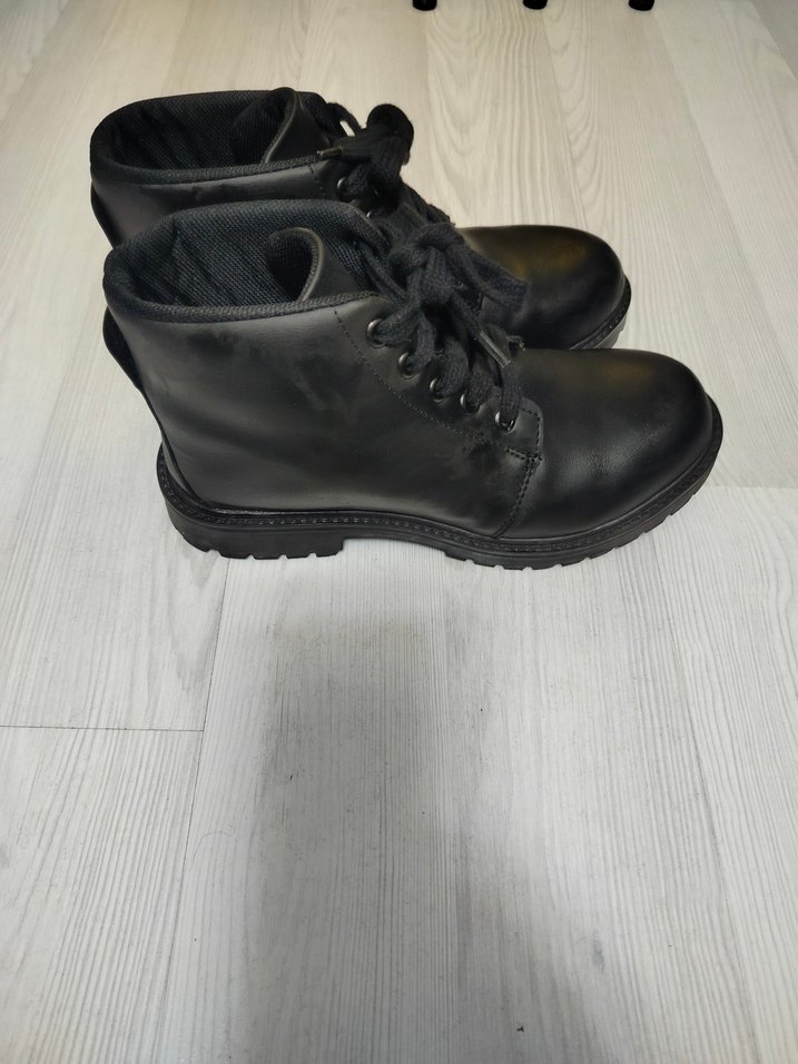 Siyah erkek çocuk  Bot - Görsel 2