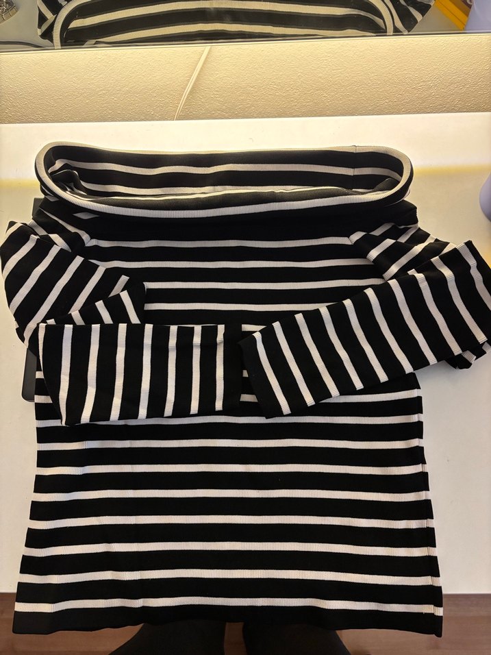 Kayık yaka omuzu açık model - Görsel 2