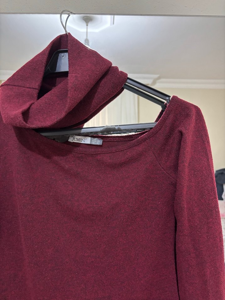 Bordo Yüksek Yakalı tek omuzu açık kazak - Görsel 2