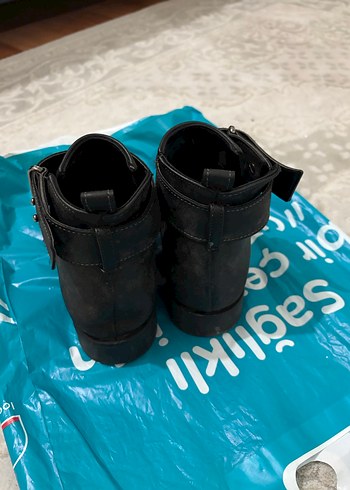 Gri Deri Tokalı Kadın Bot - Görsel 4