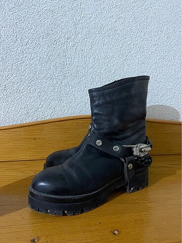 Elle Elle shoes bot