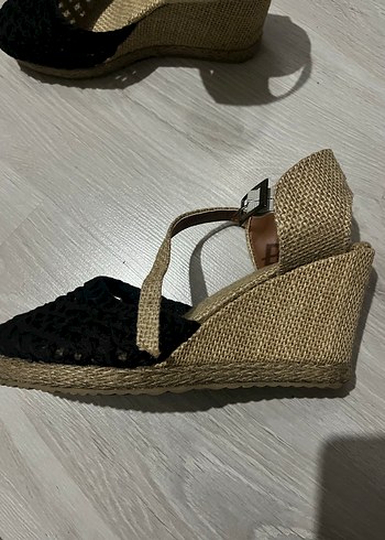 Bej Dolgu Topuklu Kadın Sandalet - Görsel 3