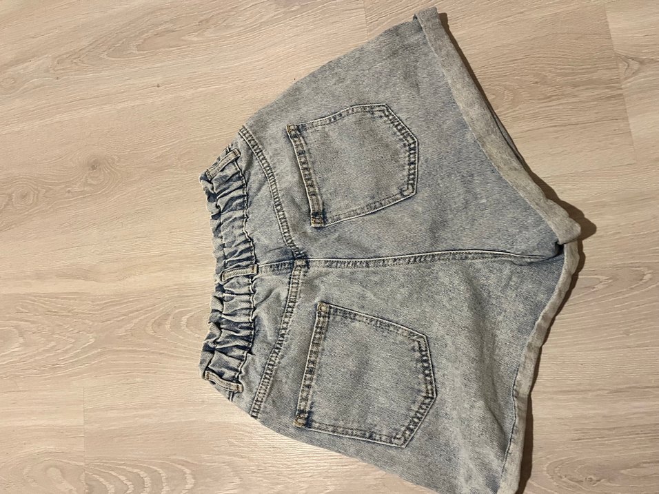 Gri Kemerli Kadın Kot Şort - Görsel 3