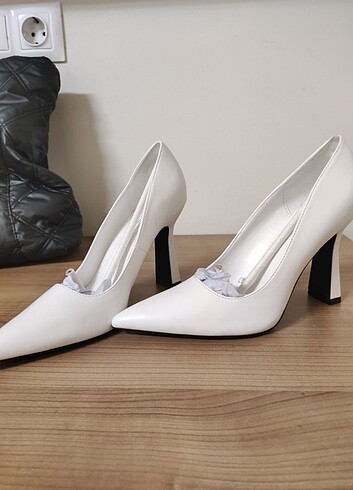 Bershka Beyaz Stiletto 