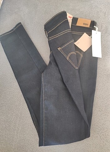 Levis Jean