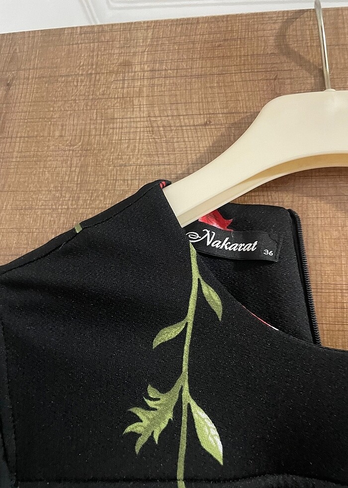 Çiçek desenli elbise - Görsel 2