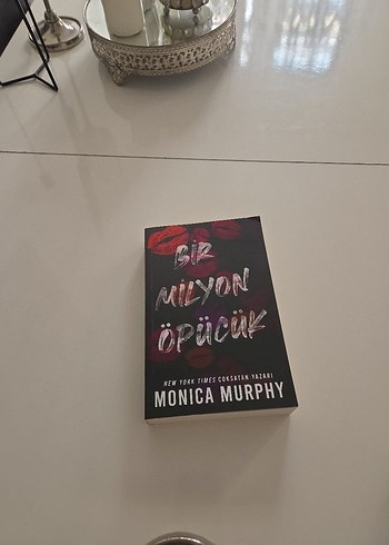 Bir Milyon Öpücük - Monica Murphy