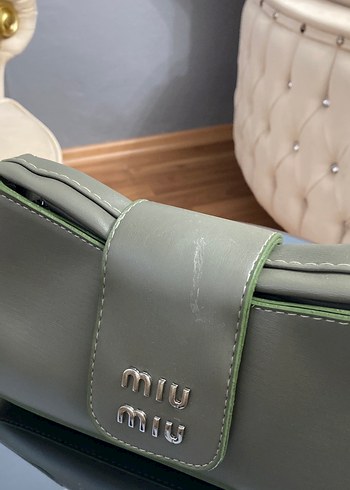 Miu Miu Kemer Detaylı Kadın Deri Çanta - Görsel 3