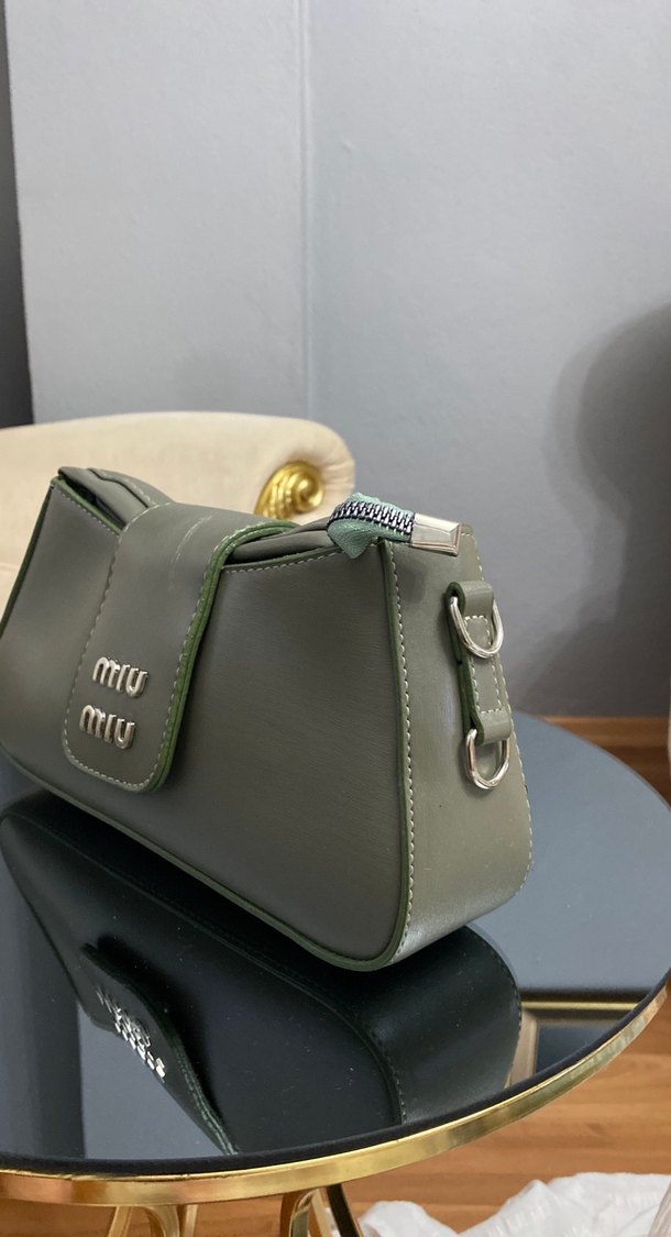 Miu Miu Kemer Detaylı Kadın Deri Çanta - Görsel 2