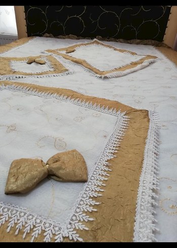 İşlemeli Beyaz Parlak Yatak Örtüsü - Görsel 4