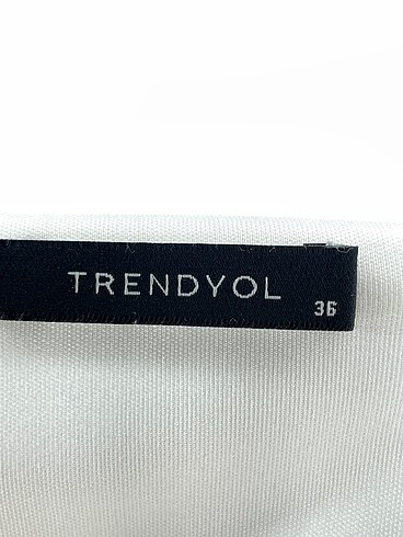36 Beden beyaz Renk Trendyol & Milla Kısa Elbise %70 İndirimli.