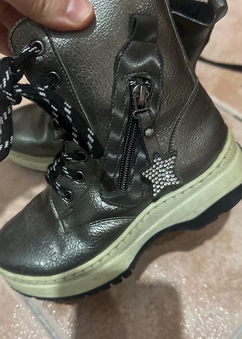 Kız Çocuk Gri Deri Yılan Desenli Bot - Görsel 2