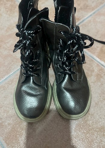 Kız Çocuk Gri Deri Yılan Desenli Bot - Görsel 3