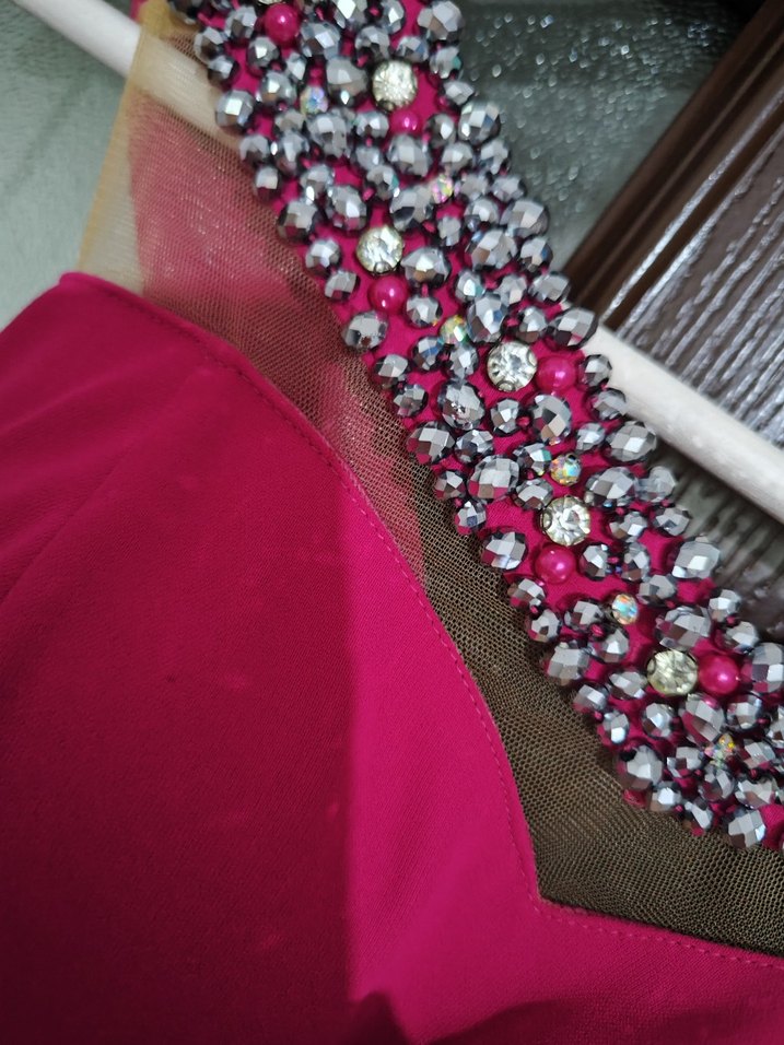 Bordo V Yaka Drapeli Uzun Abiye Elbise - Görsel 3