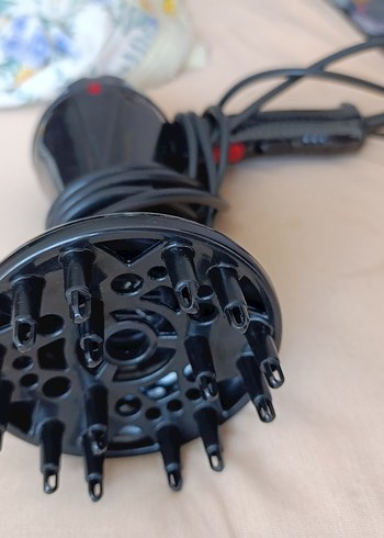 Siyah Saç Kurutma Makinesi Renkli Detaylı