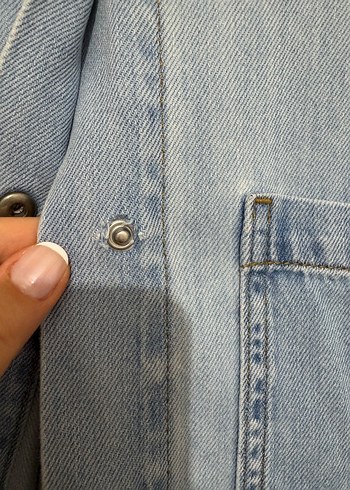 Düğmeli Uzun Kollu Mavi Denim Ceket - Görsel 4