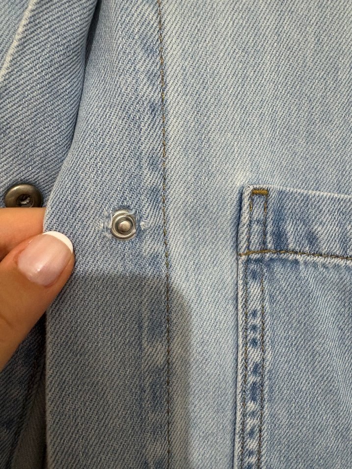 Düğmeli Uzun Kollu Mavi Denim Ceket - Görsel 4