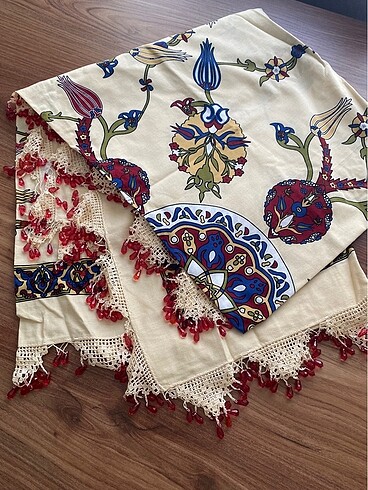 Keten boncuk işlemeli masa örtüsü